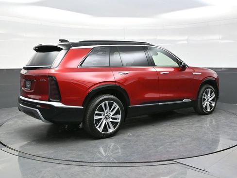 New 2026 Cadillac Vistiq Luxury w/ LPO, Floor Liner Package image 7