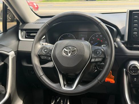 Used 2020 Toyota RAV4 LE AWD/4WD image 19