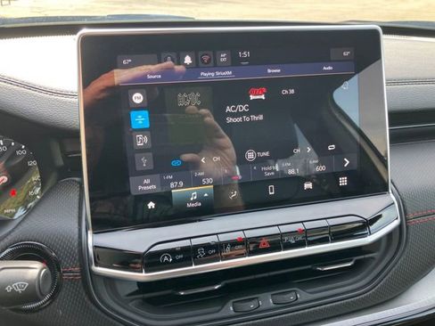 Used 2025 Jeep Compass Trailhawk image 8