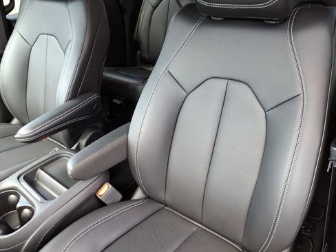 New 2027 Chrysler Pacifica Select AWD/4WD image 17