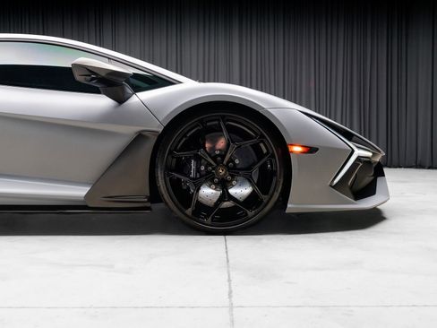 Used 2024 Lamborghini Revuelto AWD/4WD image 34