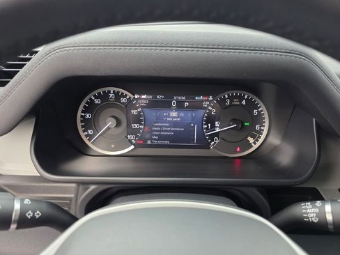 Used 2023 Land Rover Defender 130 SE image 20