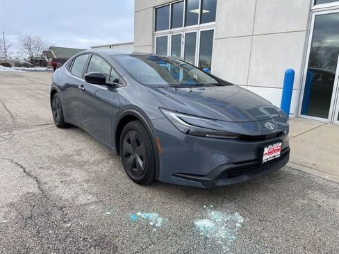 Used 2025 Toyota Prius LE image 1
