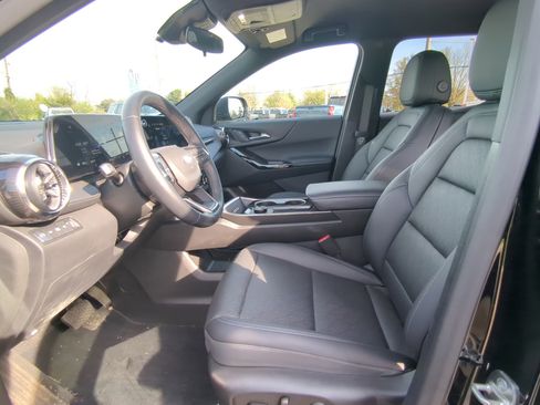 Used 2026 Chevrolet Equinox LT w/ Convenience Package II image 12