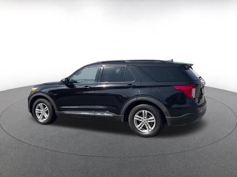 Used 2024 Ford Explorer XLT w/ Equipment Group 202A RWD image 9