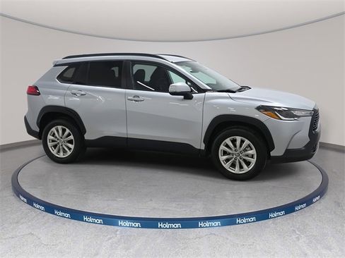 Certified 2024 Toyota Corolla Cross LE image 4