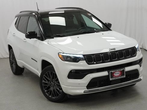 Certified 2023 Jeep Compass High Altitude w/ Driver Assist Group I image 9