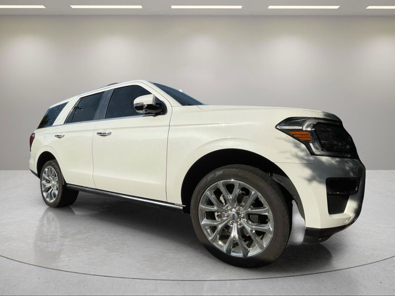 Used 2024 Ford Expedition Limited RWD image 3