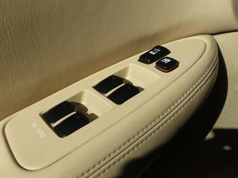 Used 2005 Lexus ES 330 image 19