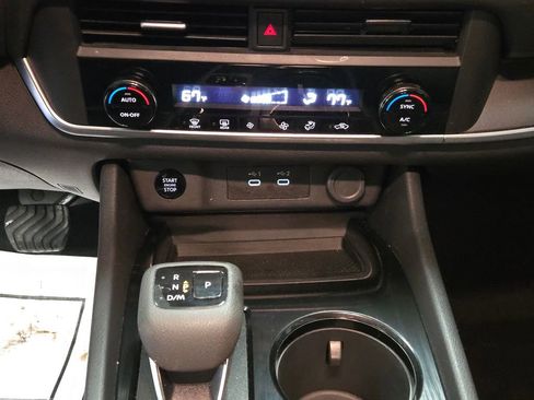 Used 2025 Nissan Rogue SV image 20