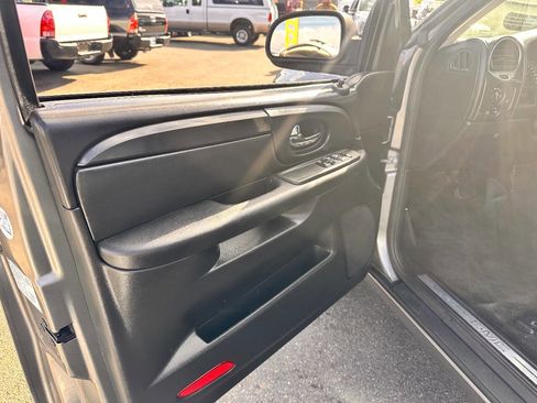 Used 2005 GMC Envoy XL SLE image 13