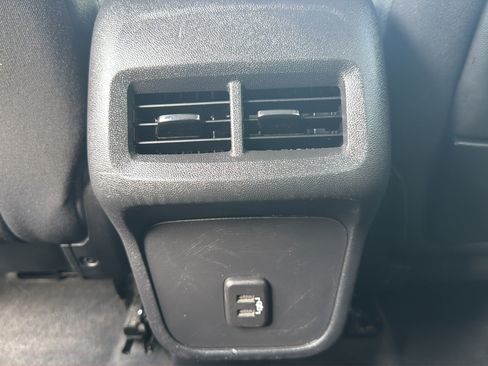Used 2022 GMC Terrain SLE FWD image 18