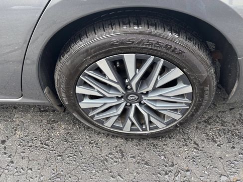 Used 2025 Nissan Altima 2.5 SV FWD image 24