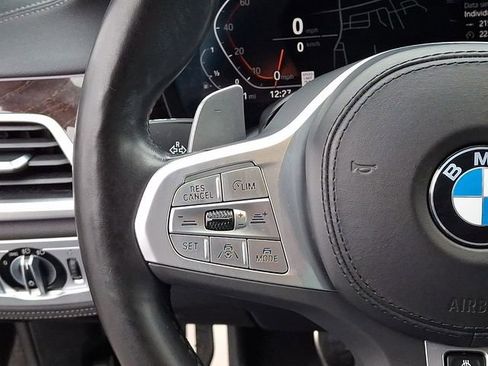 Used 2022 BMW 750i xDrive w/ M Sport Package image 27