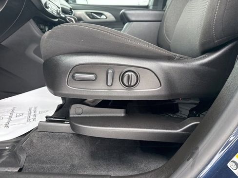 Used 2023 Chevrolet Traverse LT image 16