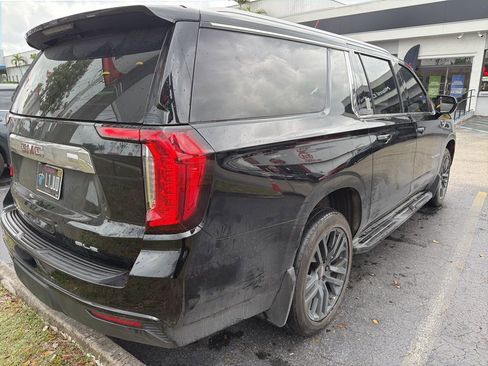 Used 2023 GMC Yukon XL SLE image 3