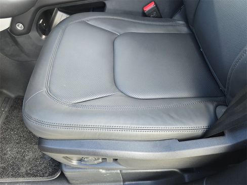 New 2026 Land Rover Defender 110 X-Dynamic SE image 29