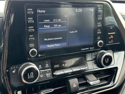 Used 2022 Toyota Highlander XLE AWD/4WD image 20