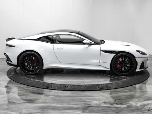 Used 2023 Aston Martin DBS Coupe RWD image 23