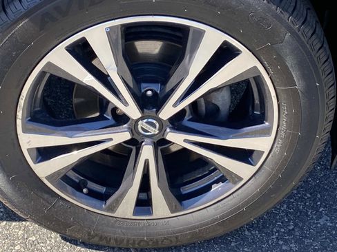 Used 2017 Nissan Rogue SL w/ SL Premium Package AWD/4WD image 29