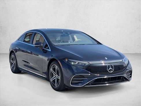 Used 2023 Mercedes-Benz EQS 580 4MATIC Sedan image 3