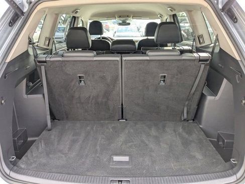 Used 2025 Volkswagen Atlas SE FWD image 28