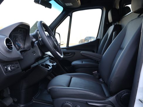 Used 2024 Mercedes-Benz eSprinter 170 Cargo image 10