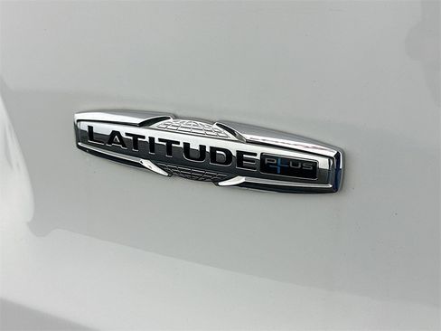 Used 2020 Jeep Cherokee Latitude Plus image 38