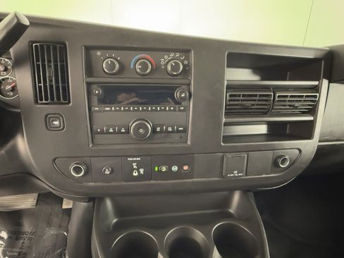 Used 2023 GMC Savana 2500 Extended image 17