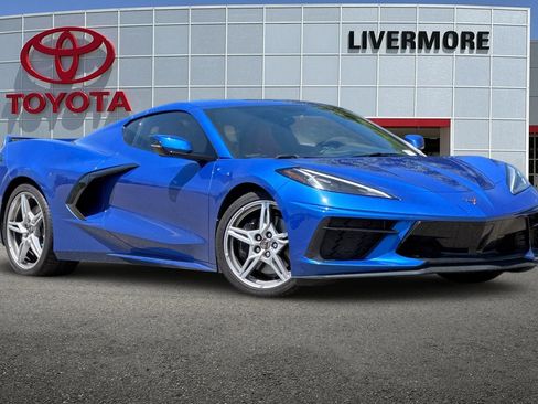 Used 2021 Chevrolet Corvette Stingray Coupe w/ Z51 Performance Package RWD image 2