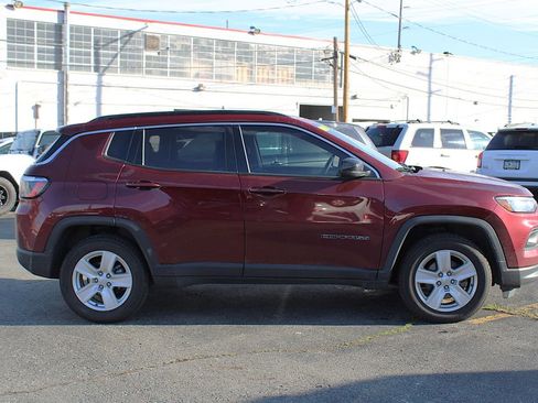 Used 2022 Jeep Compass Latitude AWD/4WD image 3