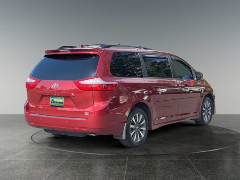 Used 2018 Toyota Sienna XLE Premium w/ Outdoor Package AWD/4WD image 9