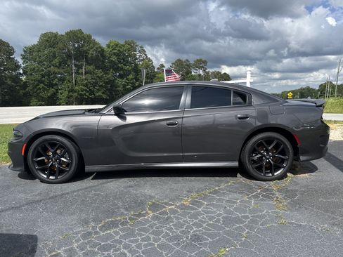 Used 2022 Dodge Charger R/T w/ Blacktop Package RWD image 8