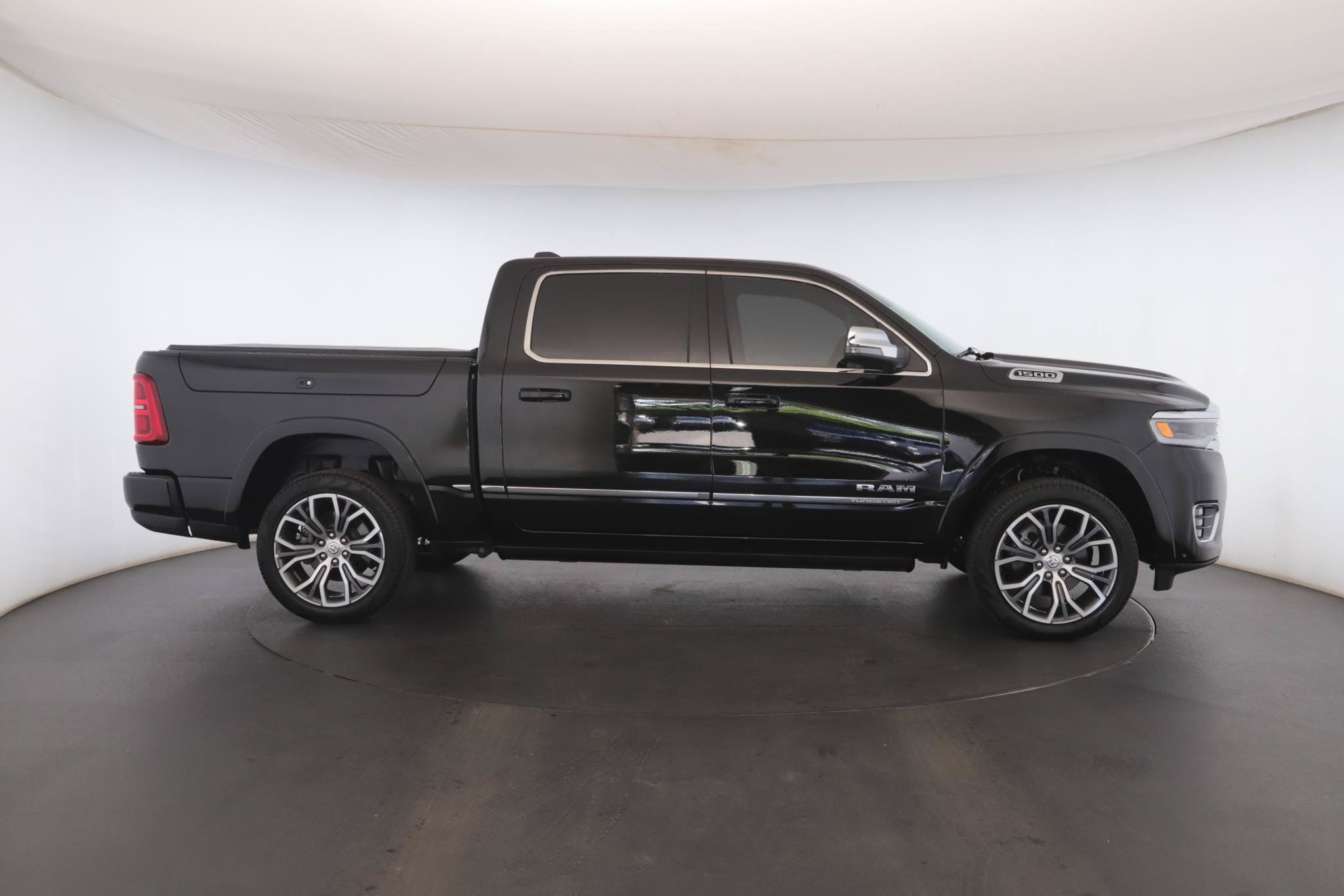 Used 2026 RAM 1500 Tungsten AWD/4WD image 32
