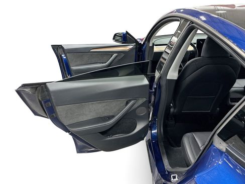 Certified 2023 Tesla Model Y Long Range AWD/4WD image 10