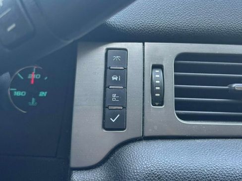 Used 2013 Chevrolet Avalanche LT image 27