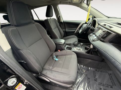 Used 2018 Toyota RAV4 XLE image 19