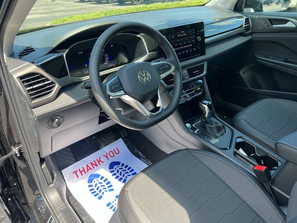 New 2026 Volkswagen Taos SE FWD image 15
