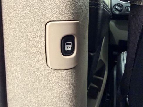 Used 2017 Dodge Grand Caravan SXT image 39