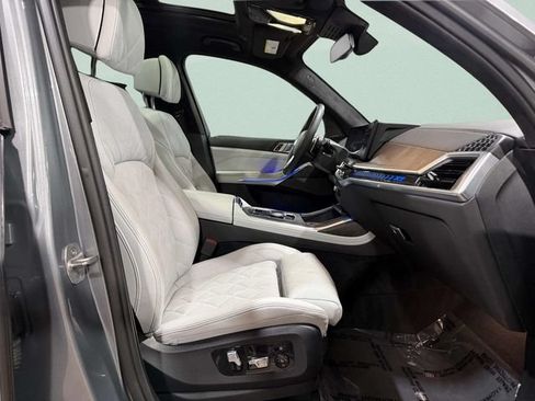 Used 2024 BMW X7 xDrive40i w/ Premium Package AWD/4WD image 32