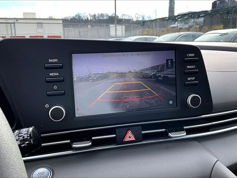 Used 2021 Hyundai Elantra SEL image 24