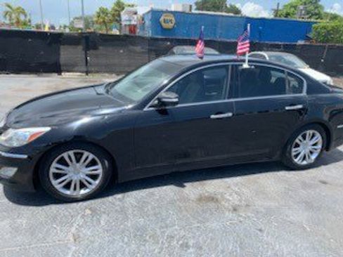 Used 2013 Hyundai Genesis 3.8 w/ Premium Pkg image 3