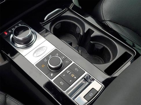 Used 2019 Land Rover Discovery HSE image 16