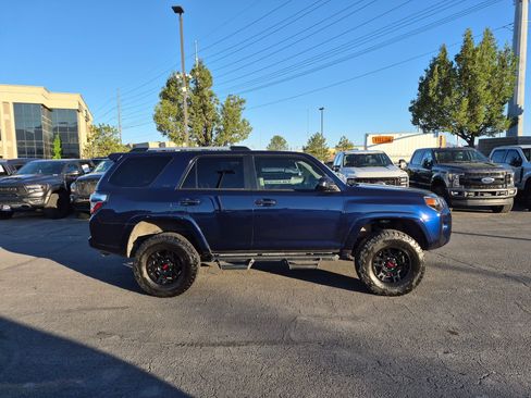 Used 2023 Toyota 4Runner SR5 AWD/4WD image 2