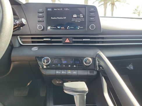 Certified 2025 Hyundai Elantra Hybrid FWD image 13