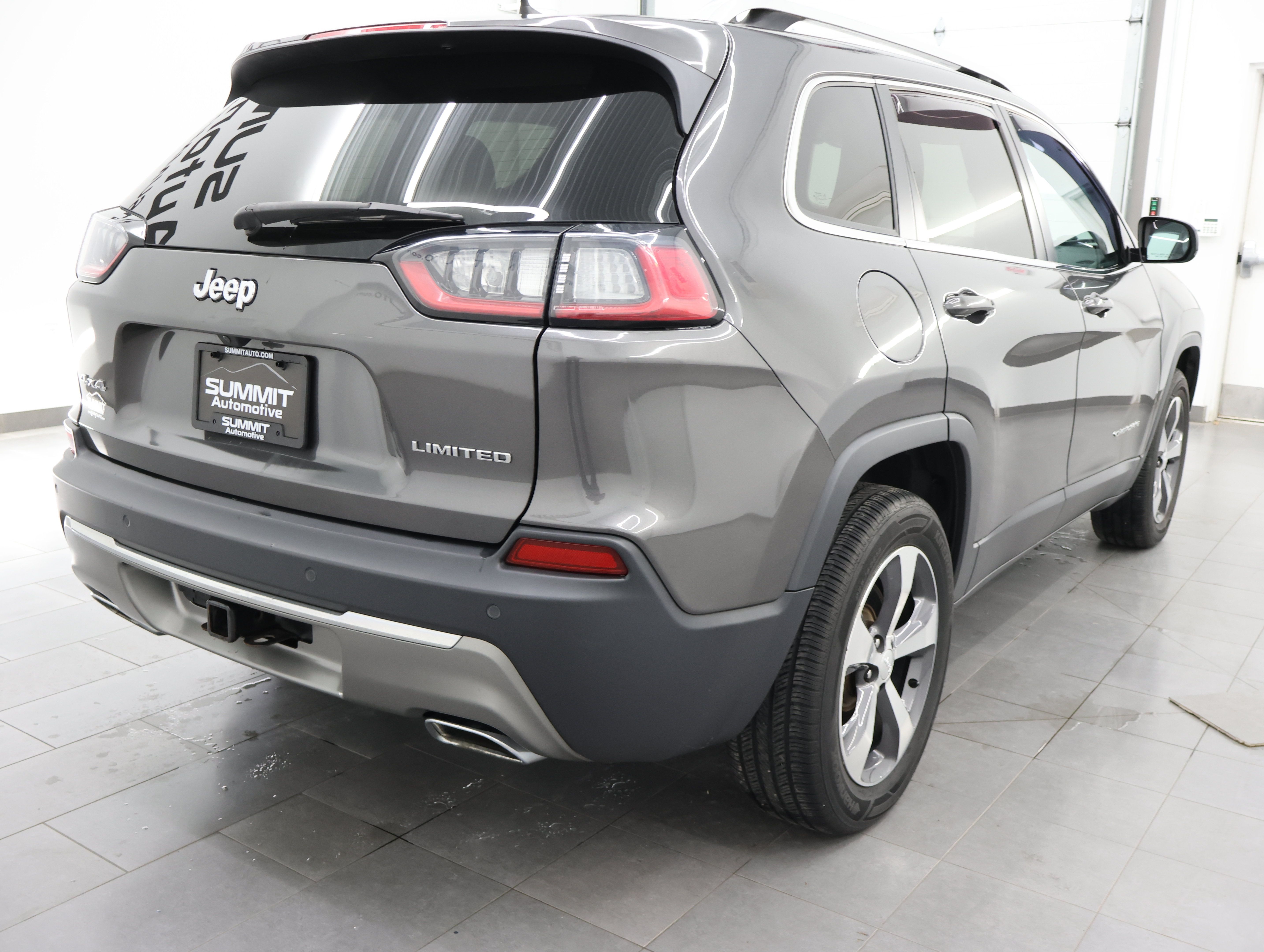 Used 2019 Jeep Cherokee Limited w/ Trailer Tow Group AWD/4WD image 5