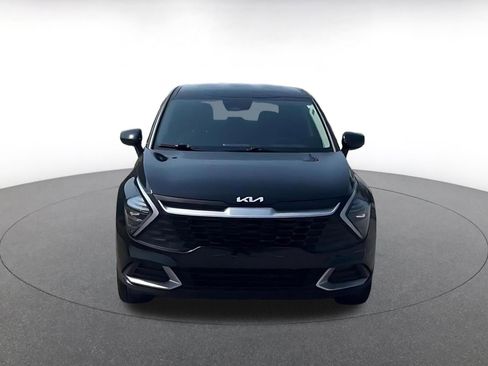 Used 2025 Kia Sportage LX image 4