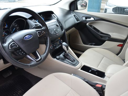 Used 2018 Ford Focus SE w/ SE Appearance Package image 15