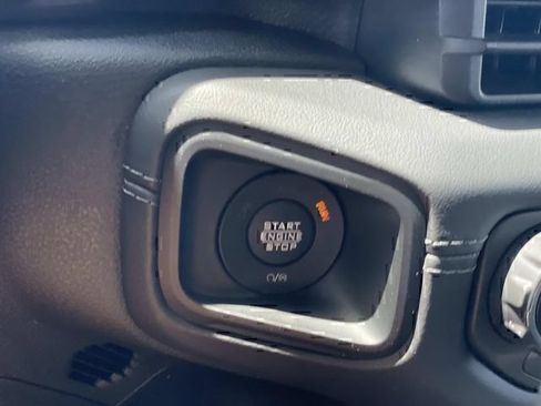 Used 2025 Jeep Gladiator Rubicon w/ Convenience Group AWD/4WD image 22