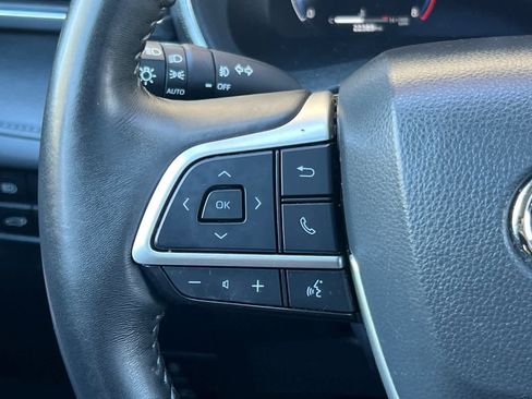 Used 2023 Toyota Highlander Platinum image 28